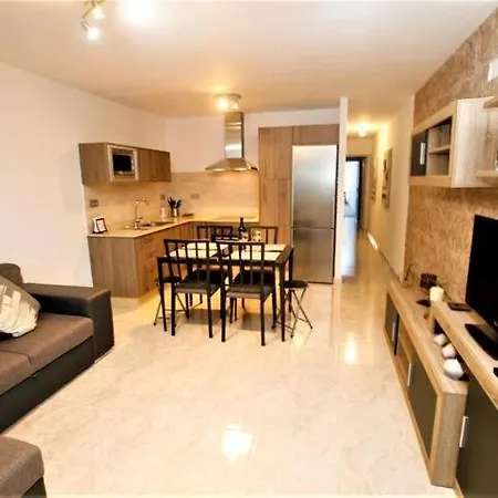 Apartment Yale Tias