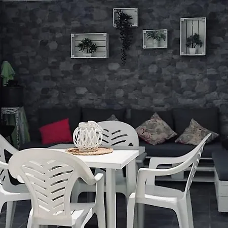 Yale Apartment Tias